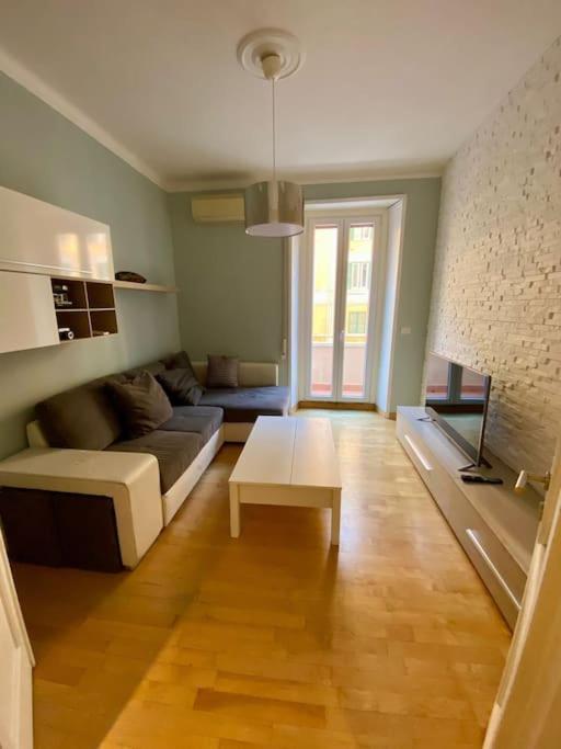 Lovely Near Metro A Re Di Apartment Rome